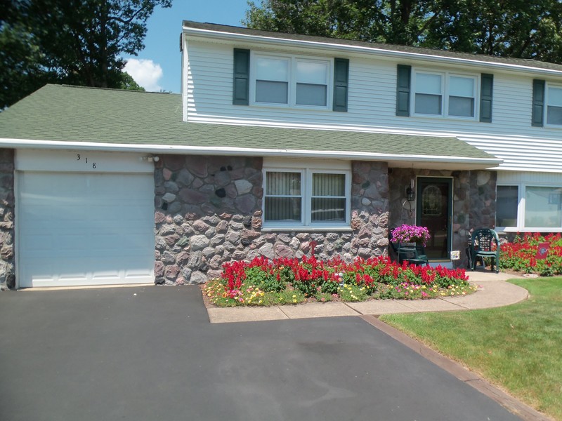 Cultured Stone on front of Home